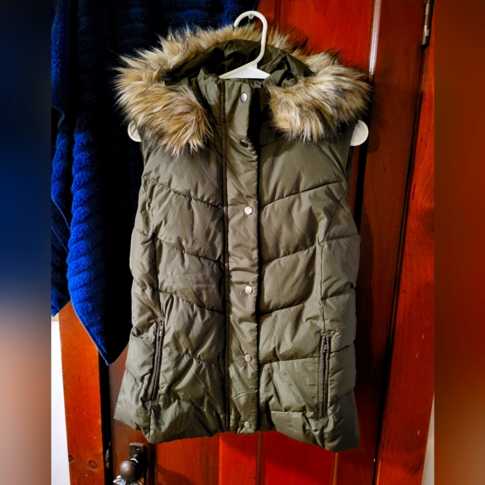 Gap puffer vest, women's size medium. NWOT.